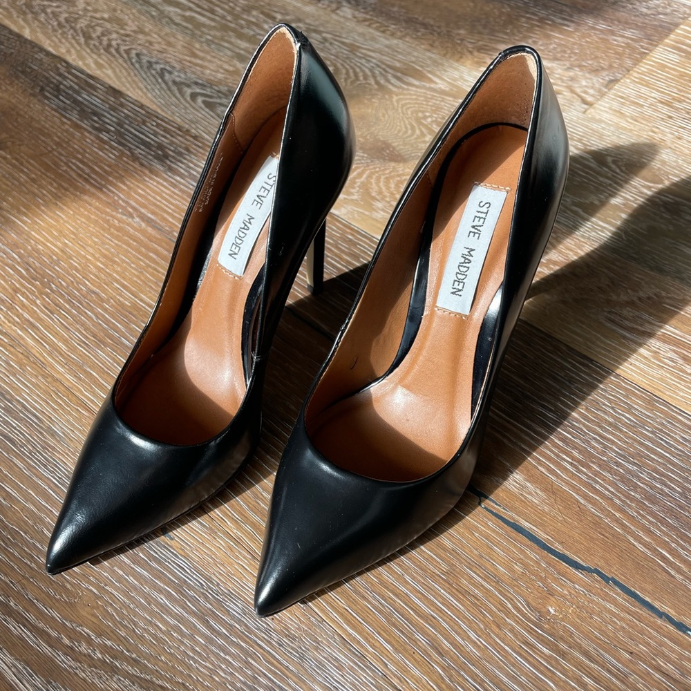 Steve Madden Proto Black Leather size 6 pump heels